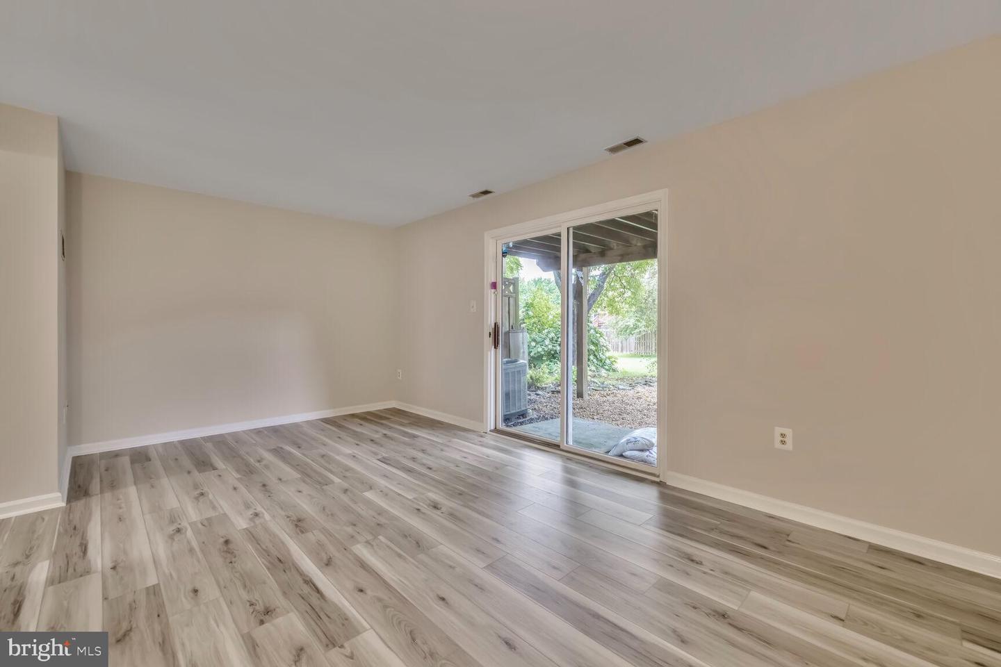 8010 Hollow Reed Ct