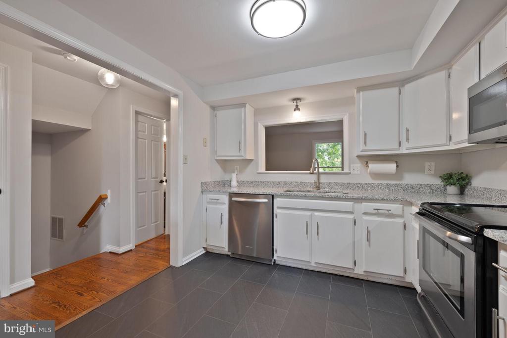8010 Hollow Reed Ct