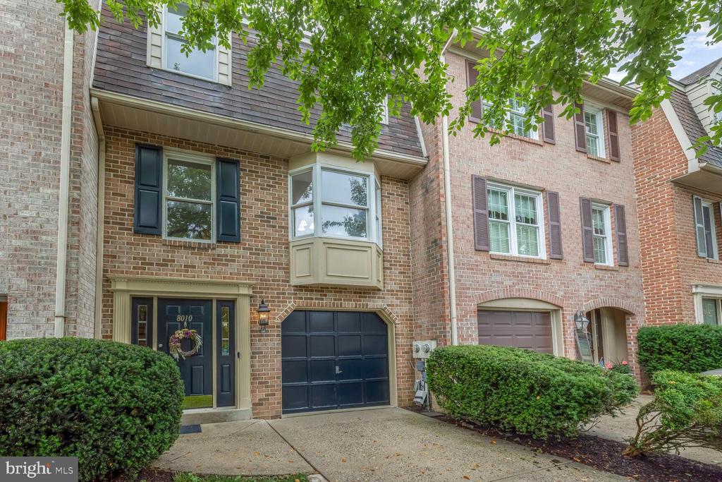 8010 Hollow Reed Ct