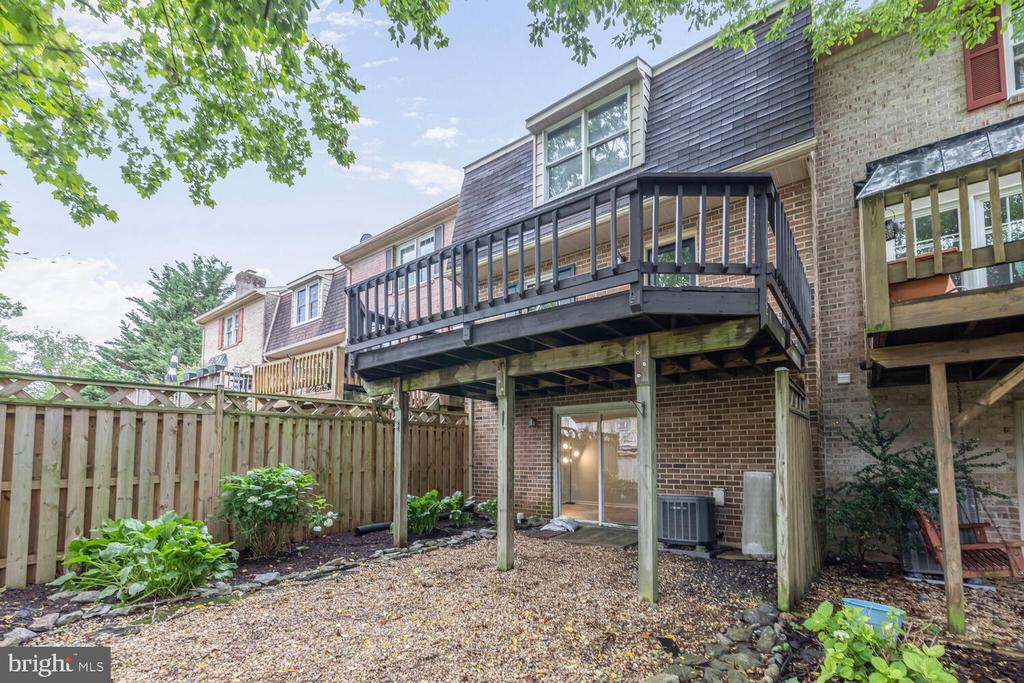 8010 Hollow Reed Ct
