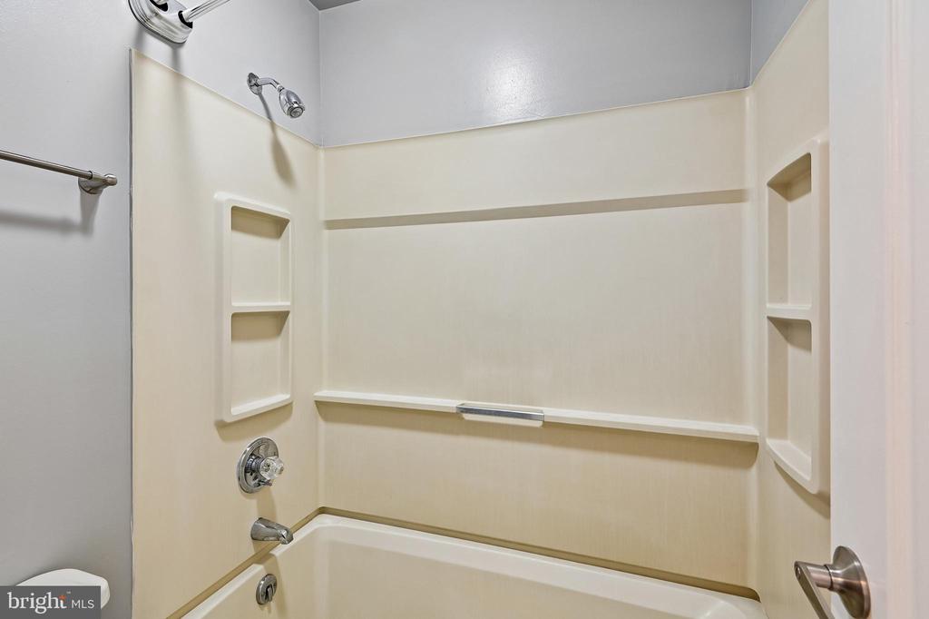 8371 MONTGOMERY RUN ROAD Unit: K