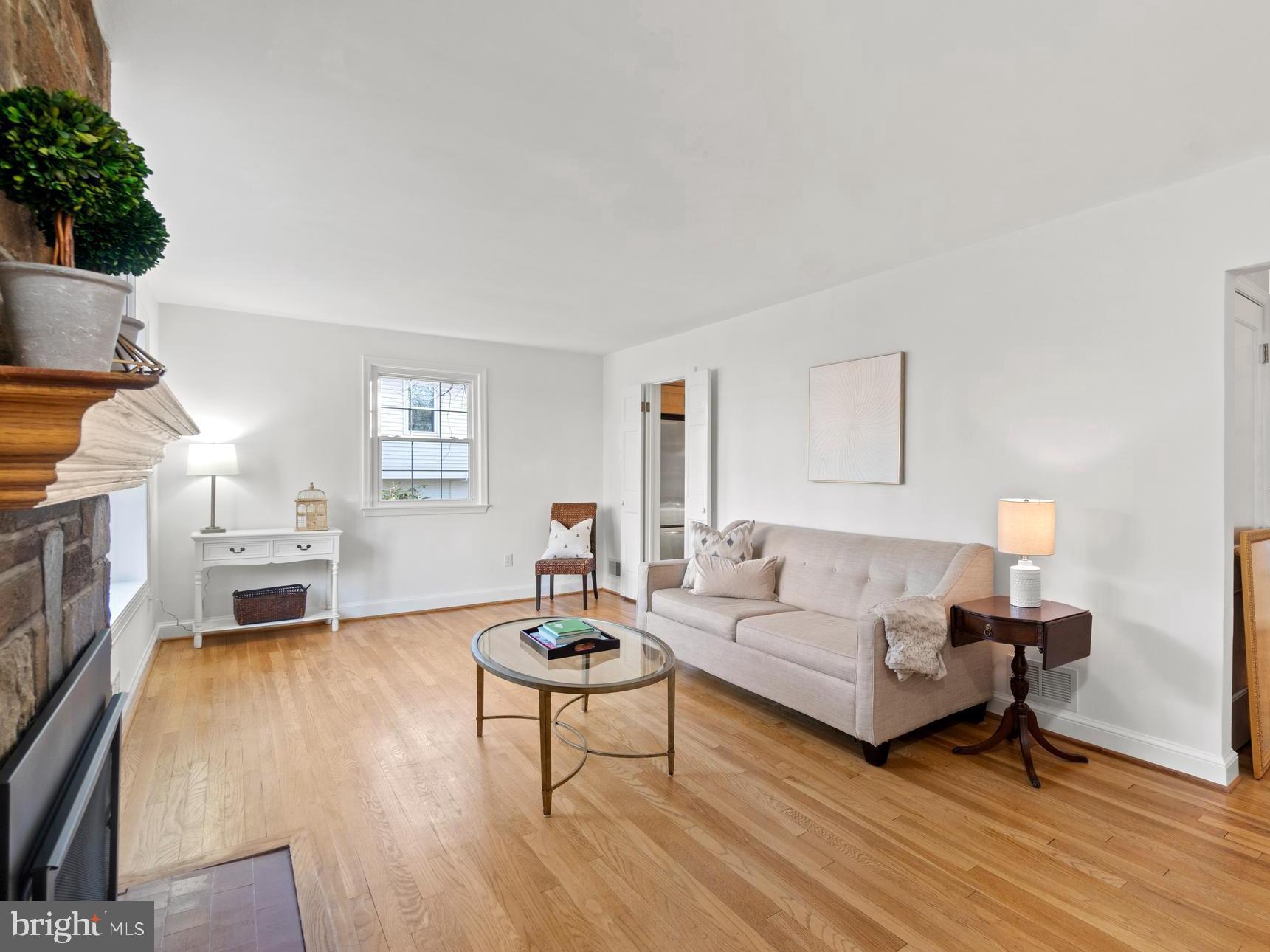 10102 Crestwood Rd