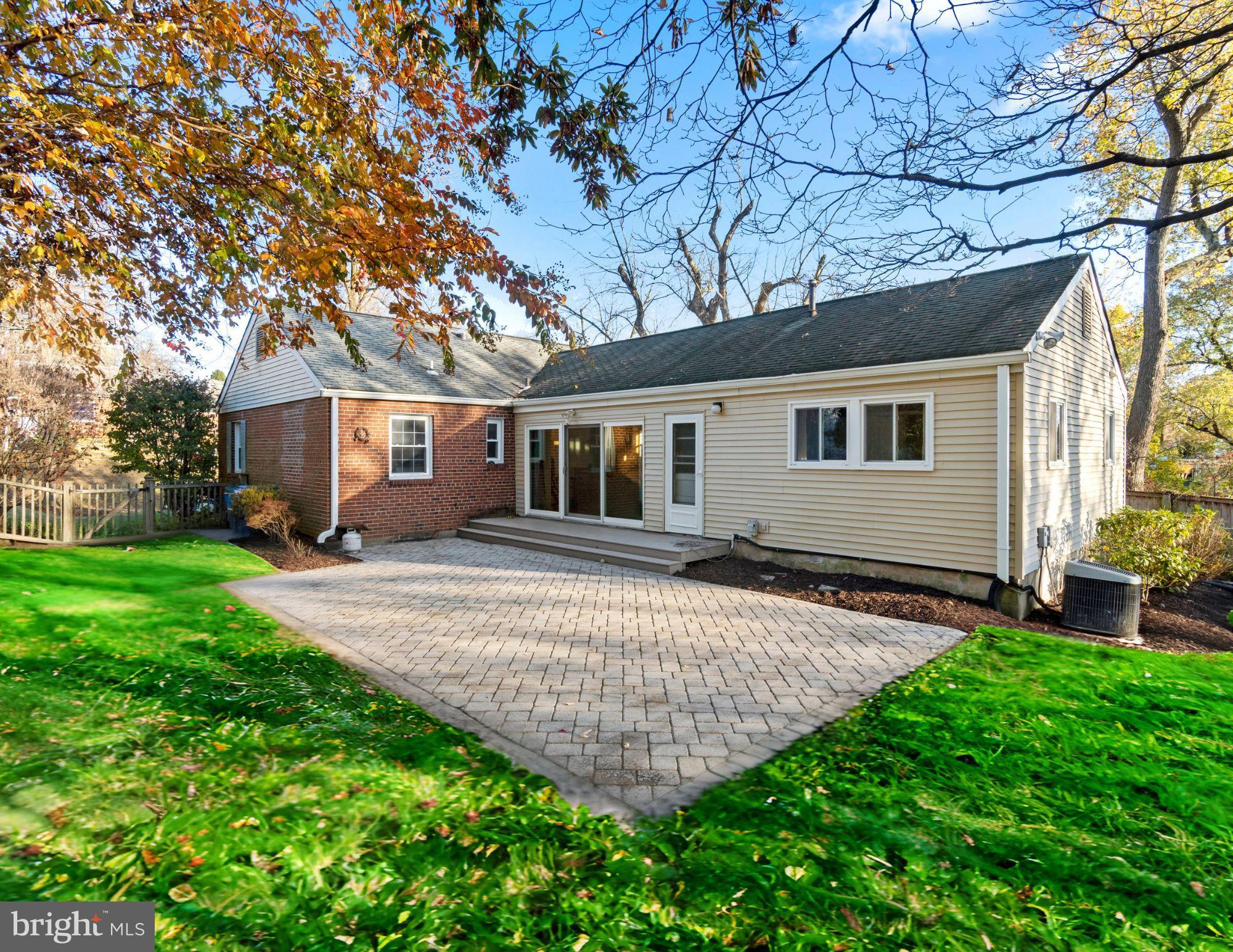10102 Crestwood Rd