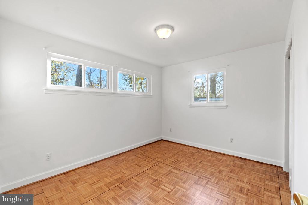 10102 Crestwood Rd