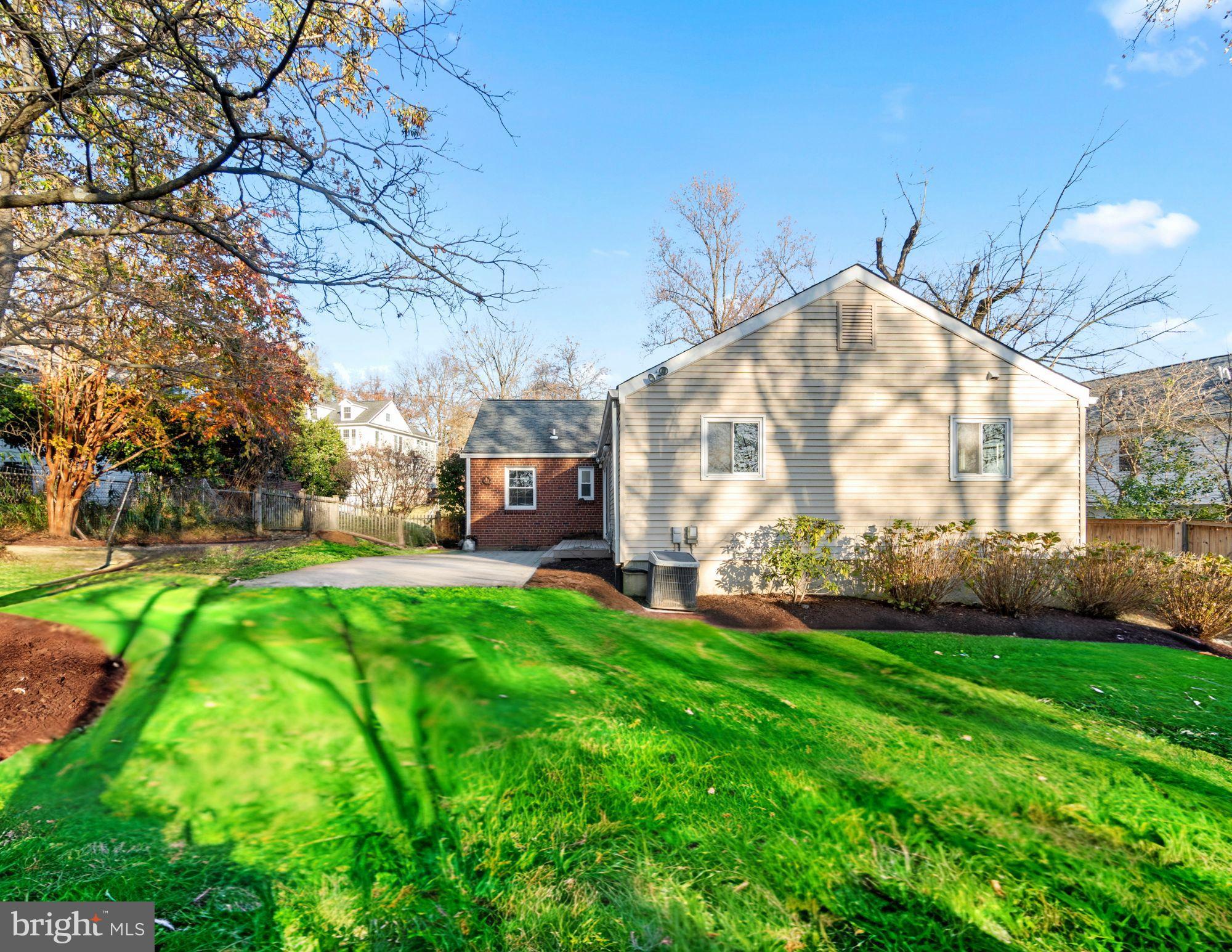 10102 Crestwood Rd