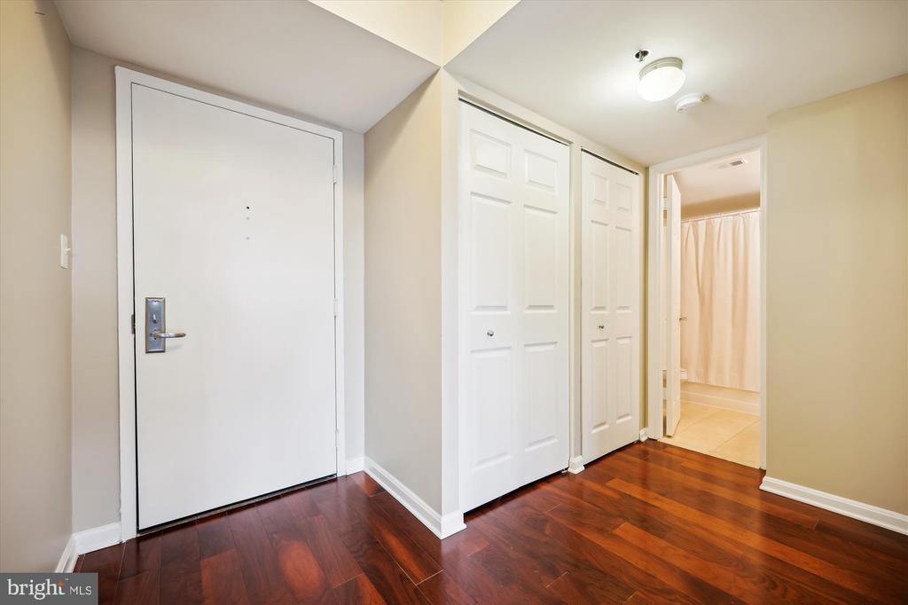 10101 Grosvenor Pl #1117