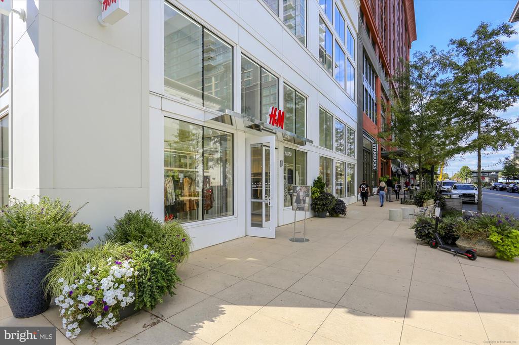 10101 Grosvenor Pl #1117