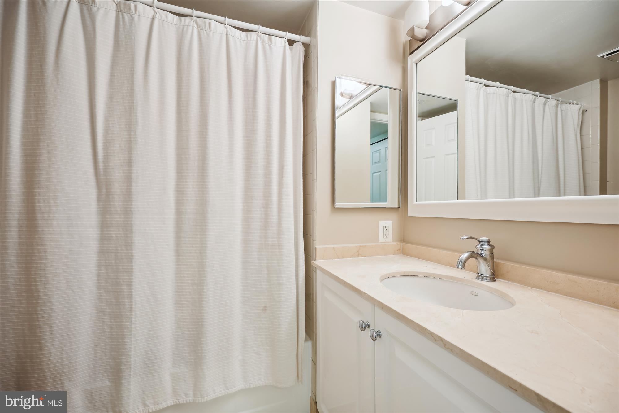 10101 Grosvenor Pl #1117