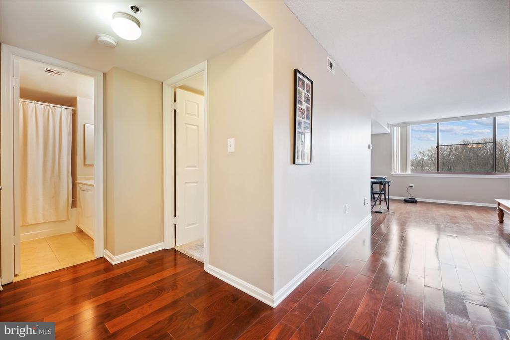 10101 Grosvenor Pl #1117