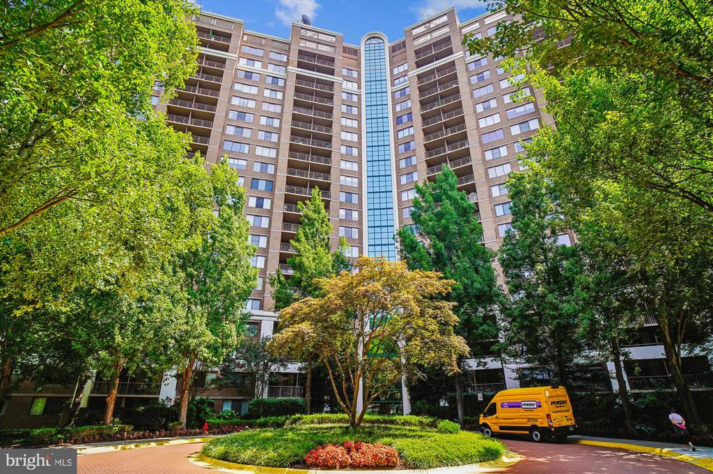 10101 Grosvenor Pl #1117