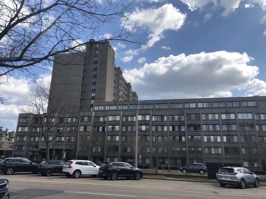 1731 Beacon St # 520