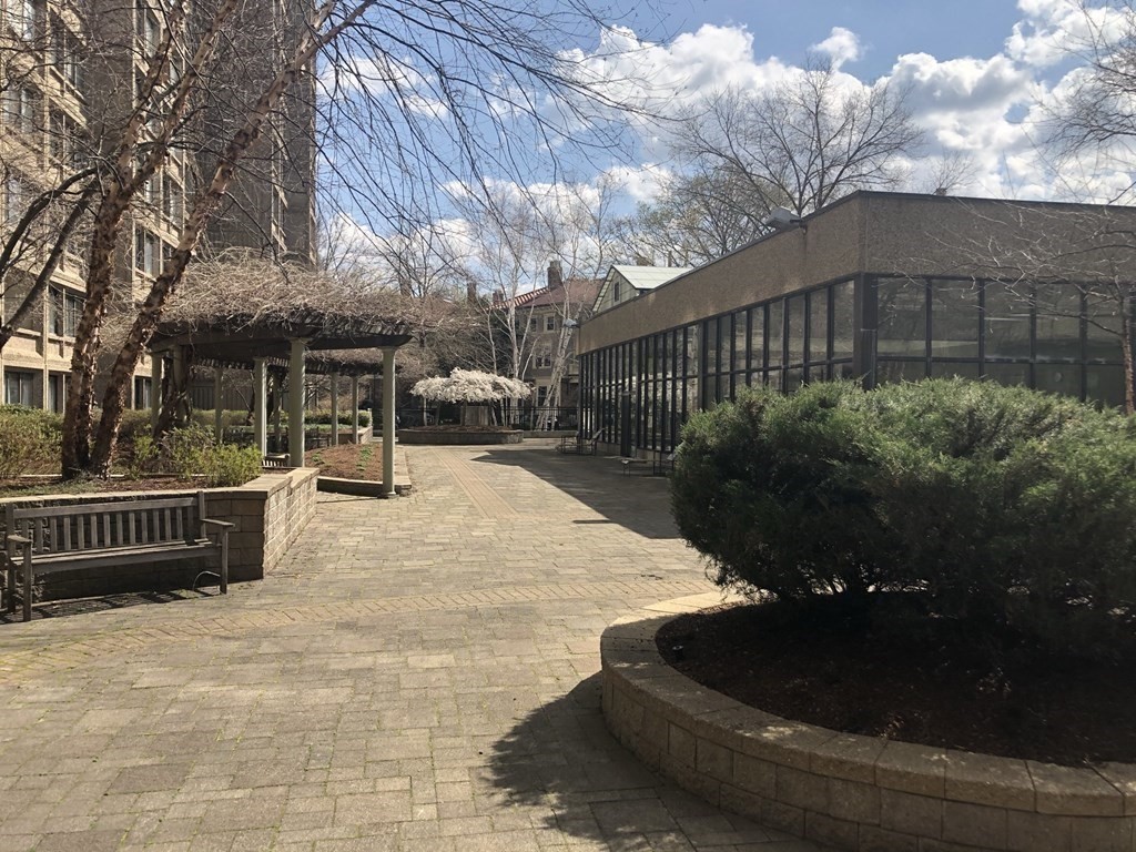 1731 Beacon St # 520