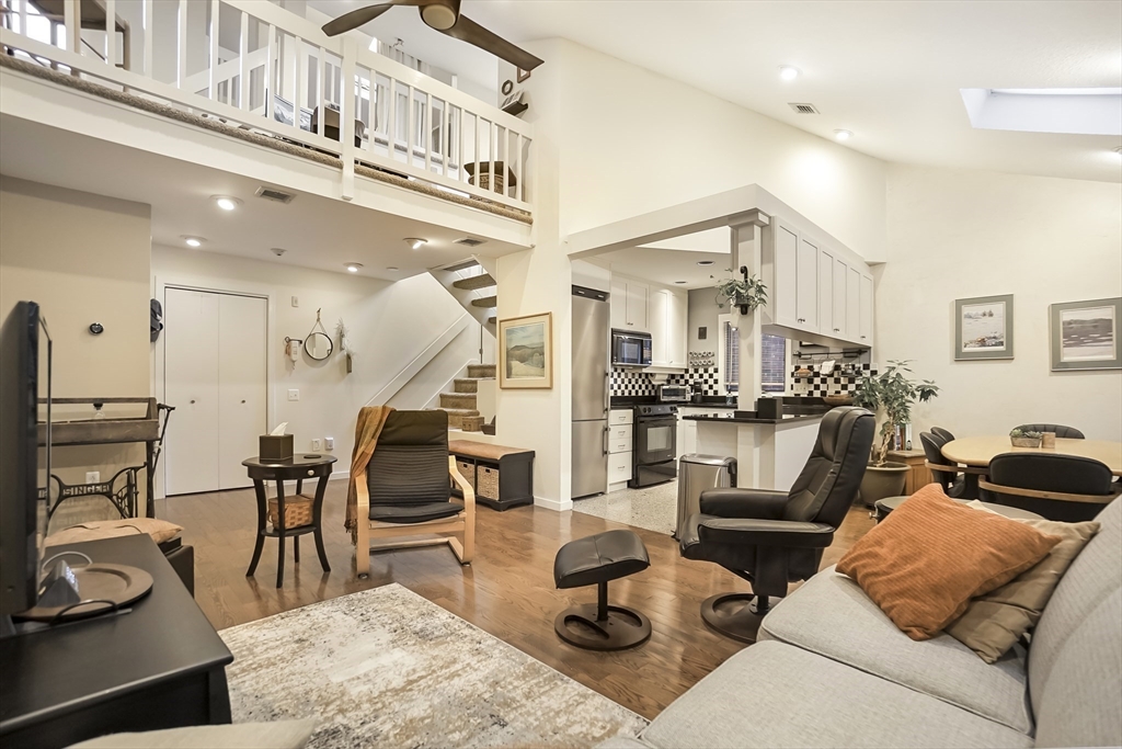 241 Perkins St # E103