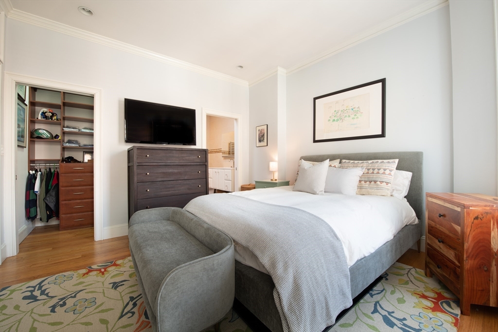 310 Columbus Ave # 4