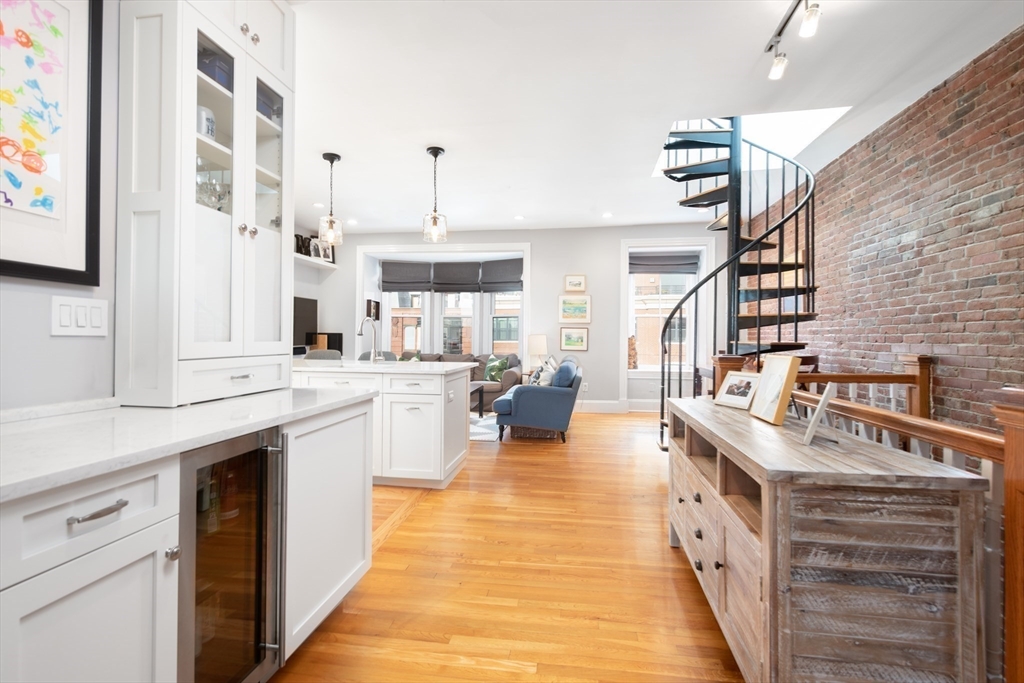 310 Columbus Ave # 4