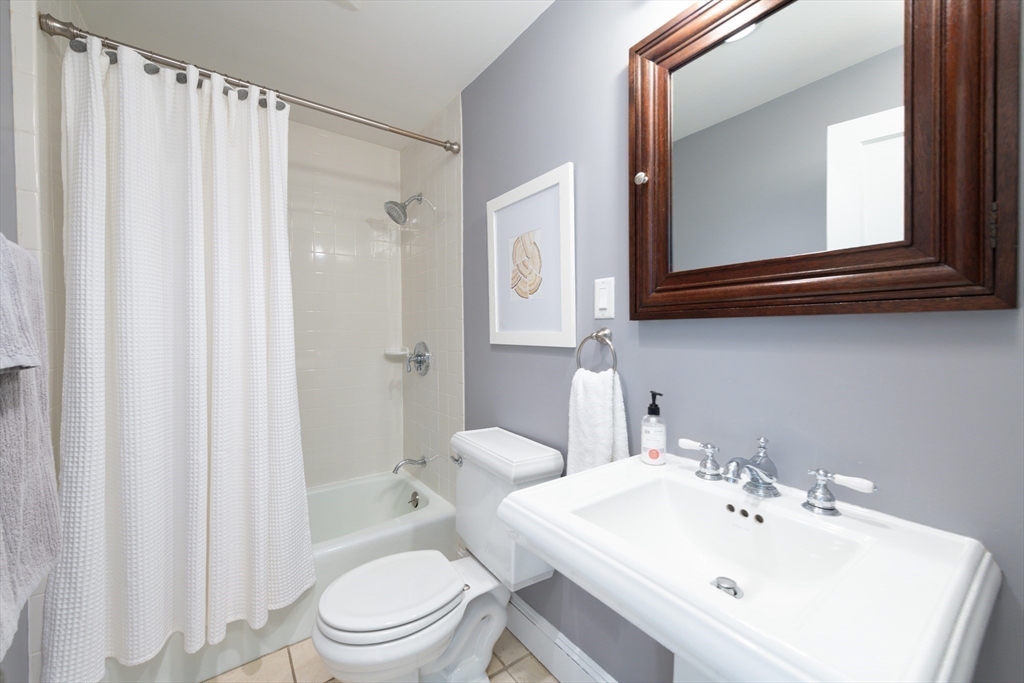 310 Columbus Ave # 4