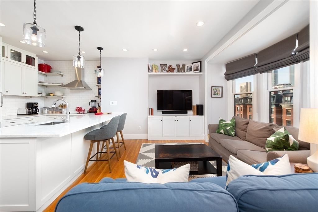 310 Columbus Ave # 4