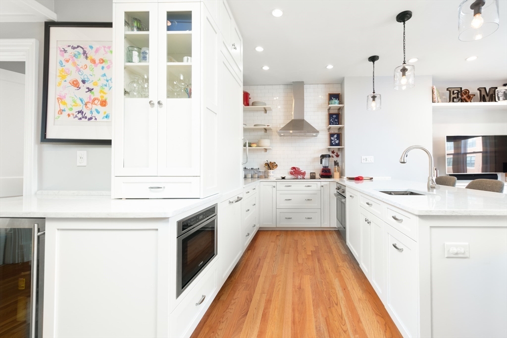 310 Columbus Ave # 4
