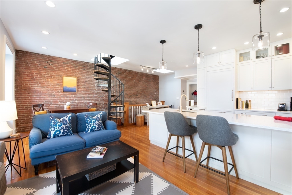 310 Columbus Ave # 4