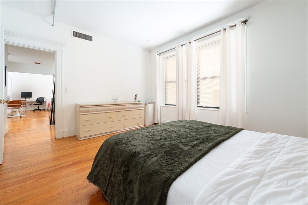 466 Commonwealth Ave # 206