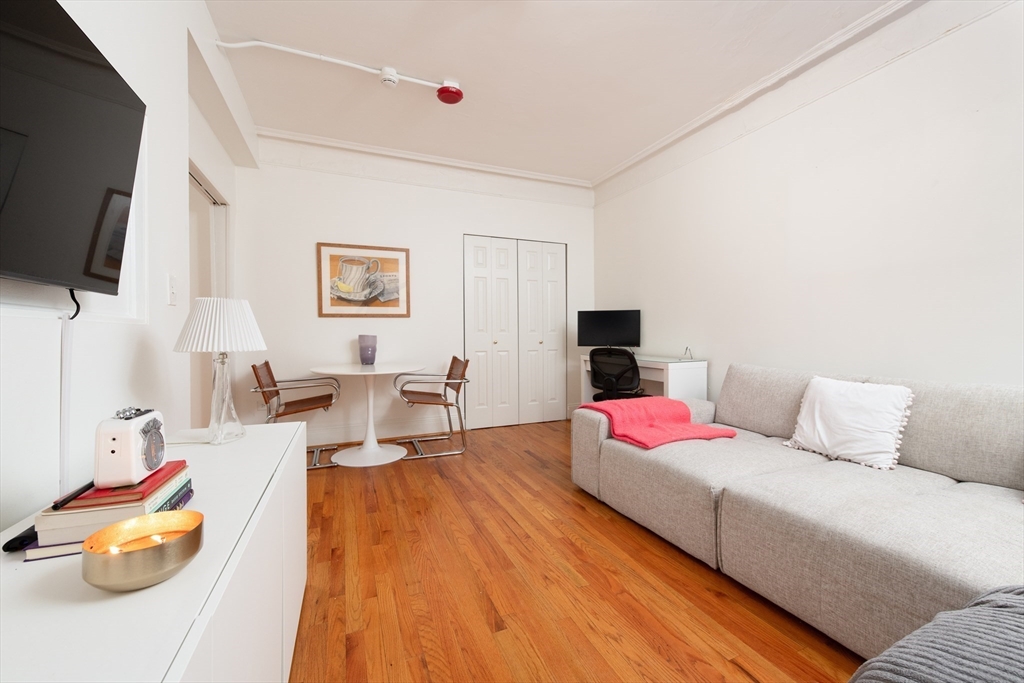 466 Commonwealth Ave # 206