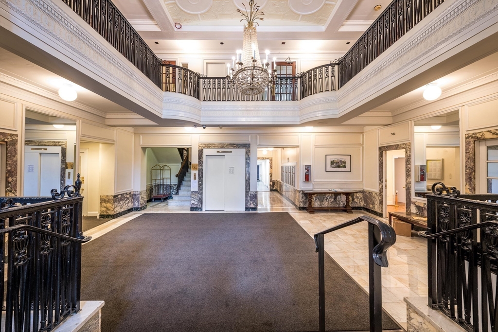 466 Commonwealth Ave # 206