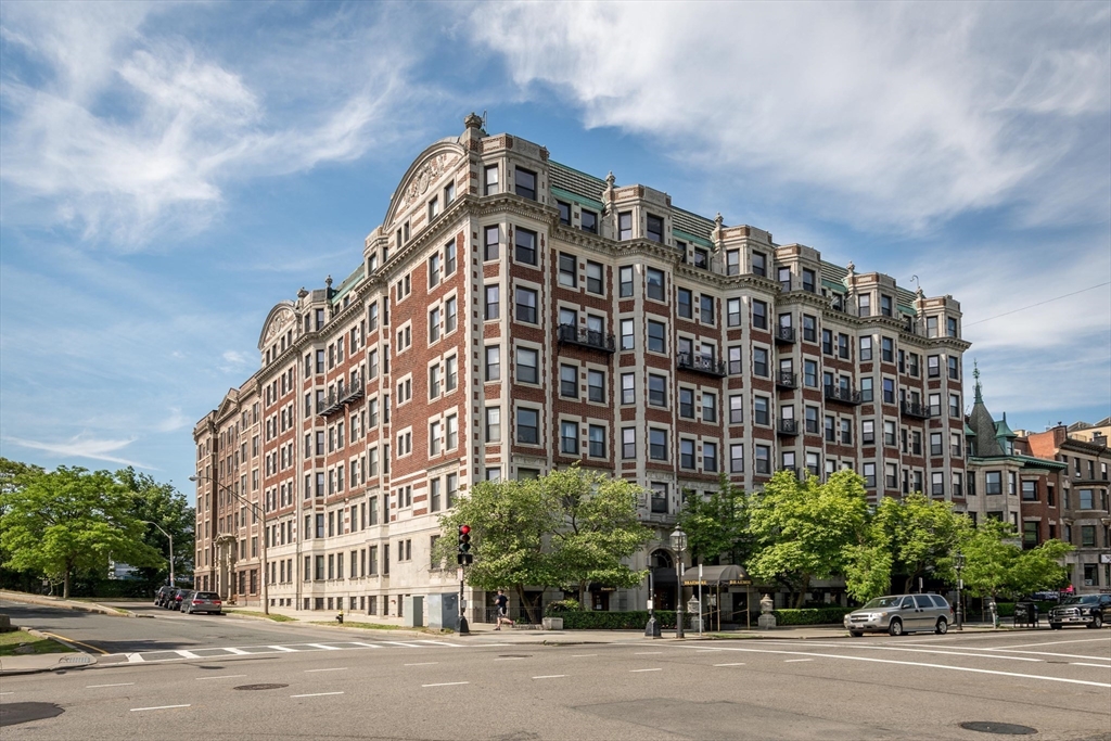 466 Commonwealth Ave # 206