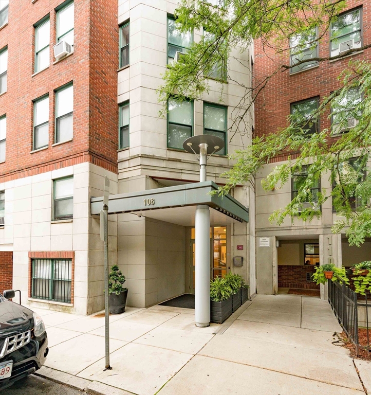 108 Peterborough St # 4G
