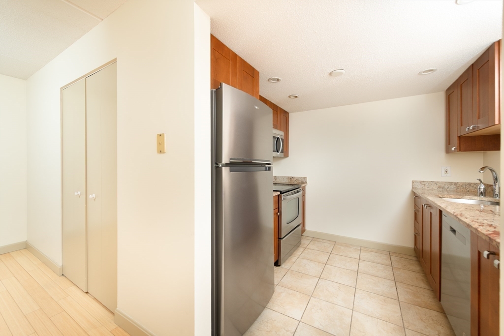 108 Peterborough St # 4G