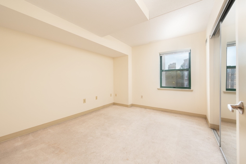 108 Peterborough St # 4G