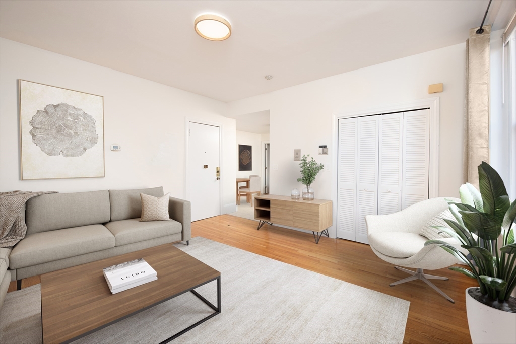 362 Commonwealth Ave # 4E