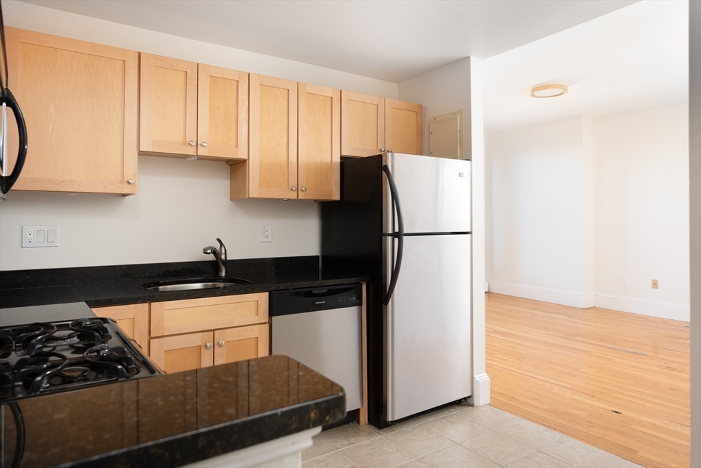 362 Commonwealth Ave # 4E