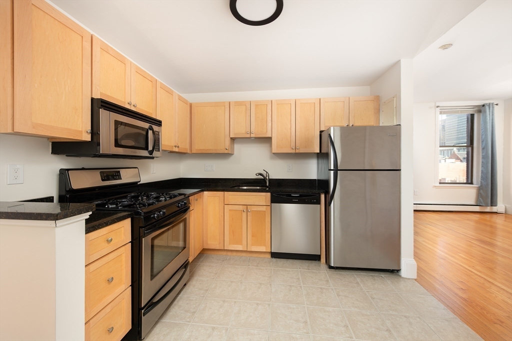 362 Commonwealth Ave # 4E