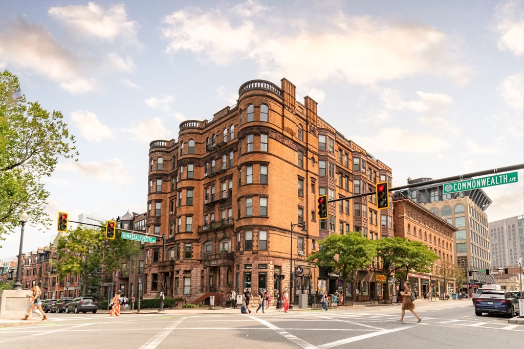 362 Commonwealth Ave # 4E