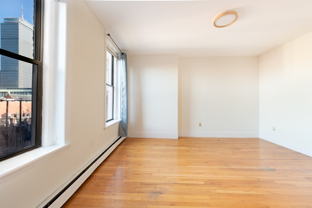 362 Commonwealth Ave # 4E