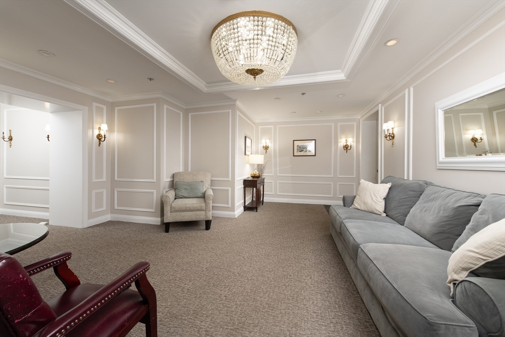 362 Commonwealth Ave # 4E