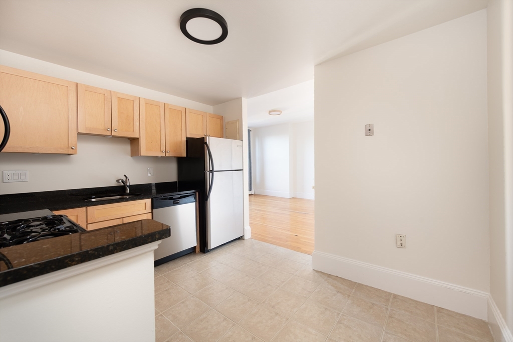 362 Commonwealth Ave # 4E