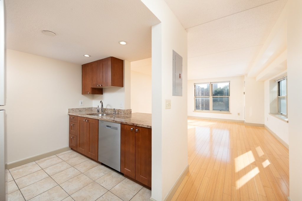 108 Peterborough St # G Unit: 4-G