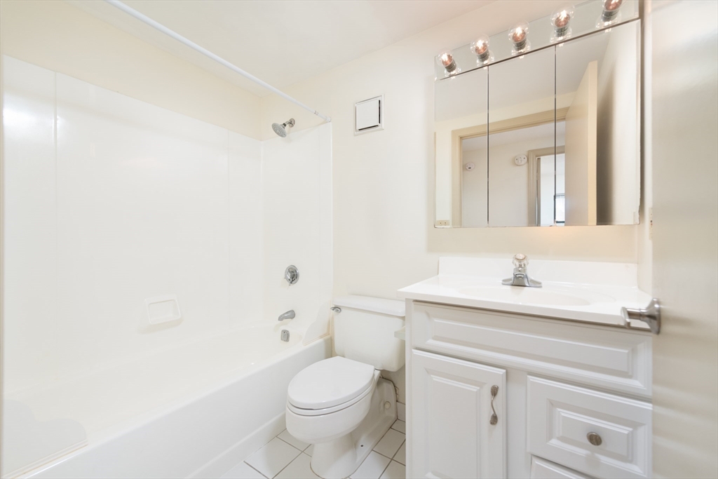 108 Peterborough St # G Unit: 4-G