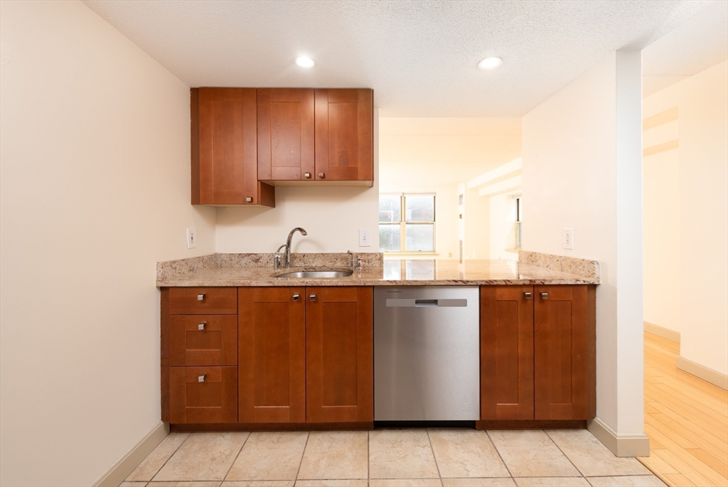 108 Peterborough St # G Unit: 4-G