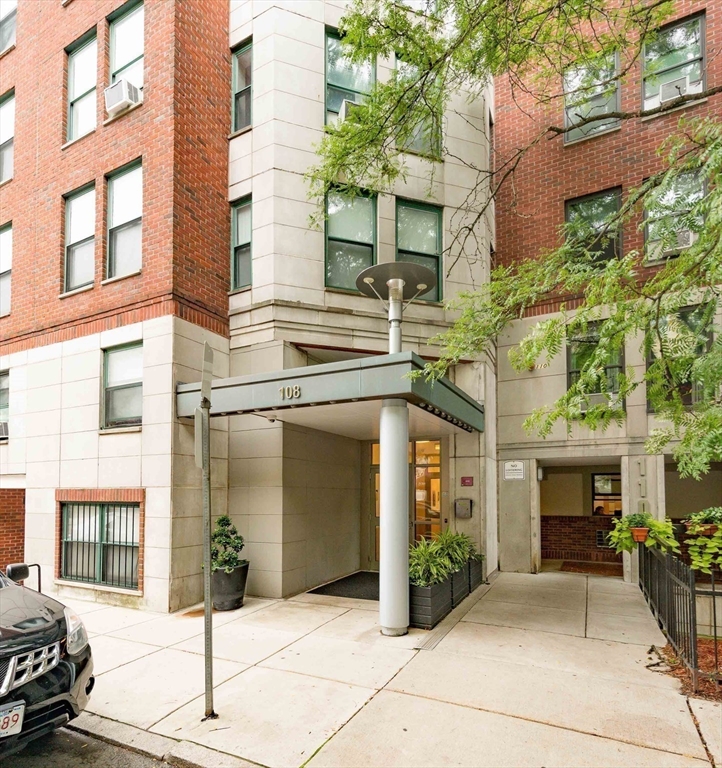 108 Peterborough St # G Unit: 4-G