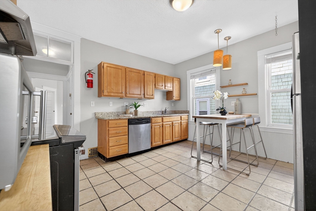12 Woodlawn St # 2