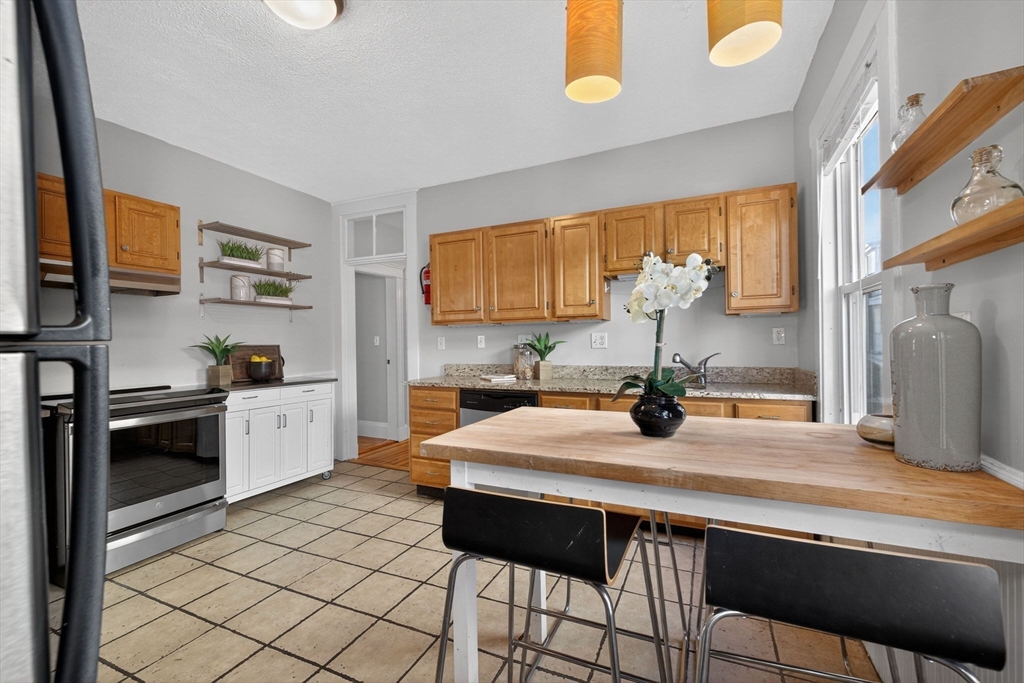 12 Woodlawn St # 2