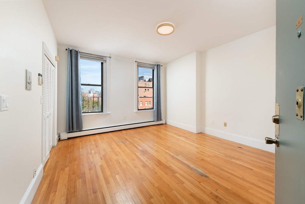 362 Commonwealth Ave # 4E