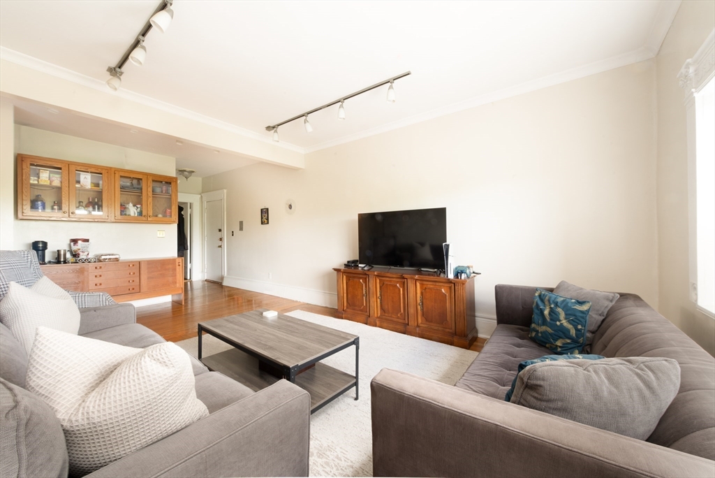 520 Beacon St # 4A
