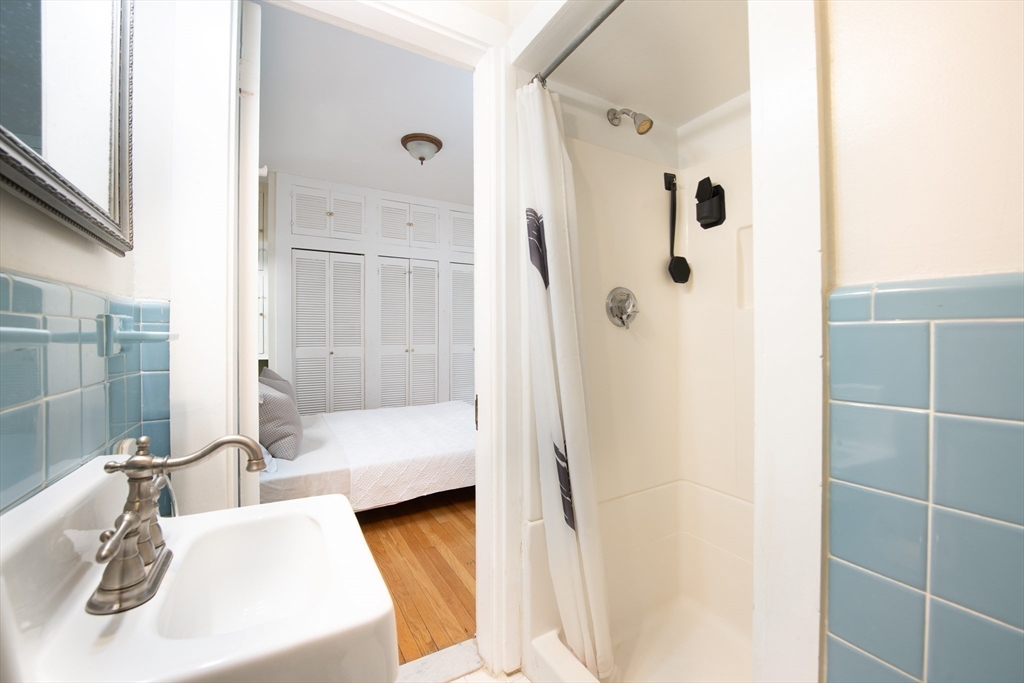 520 Beacon St # 4A