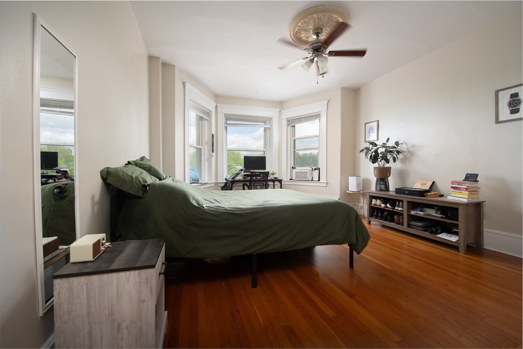 520 Beacon St # 4A