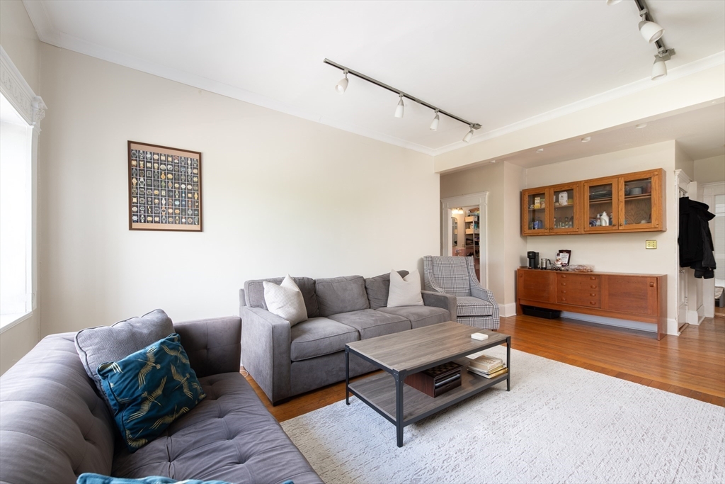 520 Beacon St # 4A