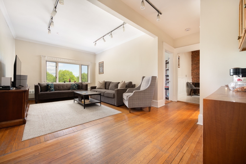 520 Beacon St # 4A
