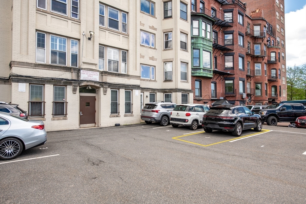 520 Beacon St # 4A